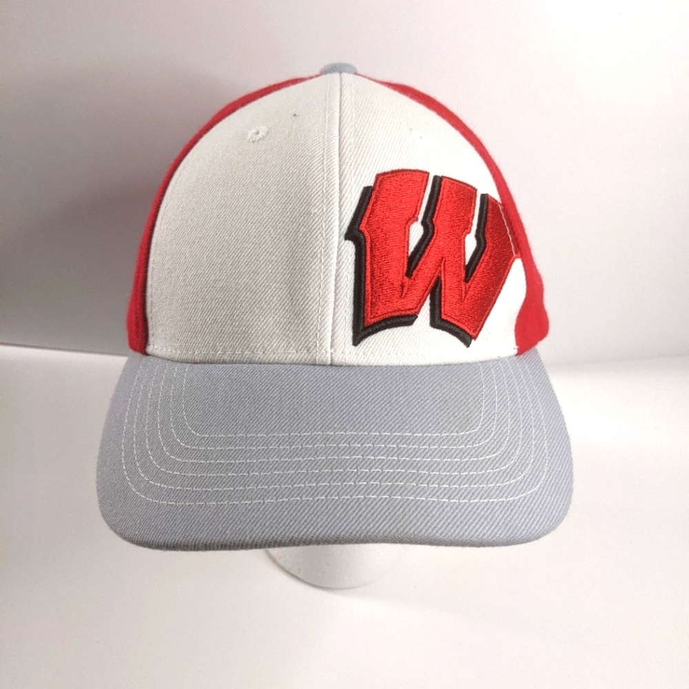 Wisconsin Badgers Adjustable Velcro Strap Back Hat